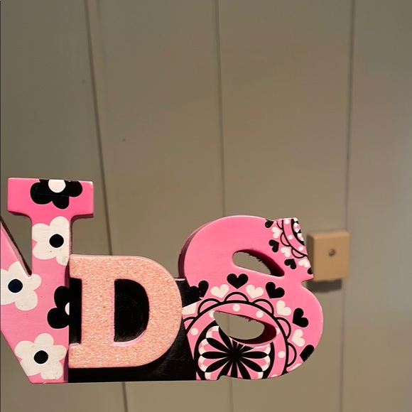 Pink and Black FRIENDS Decorative Sign - Picture 5 of 11